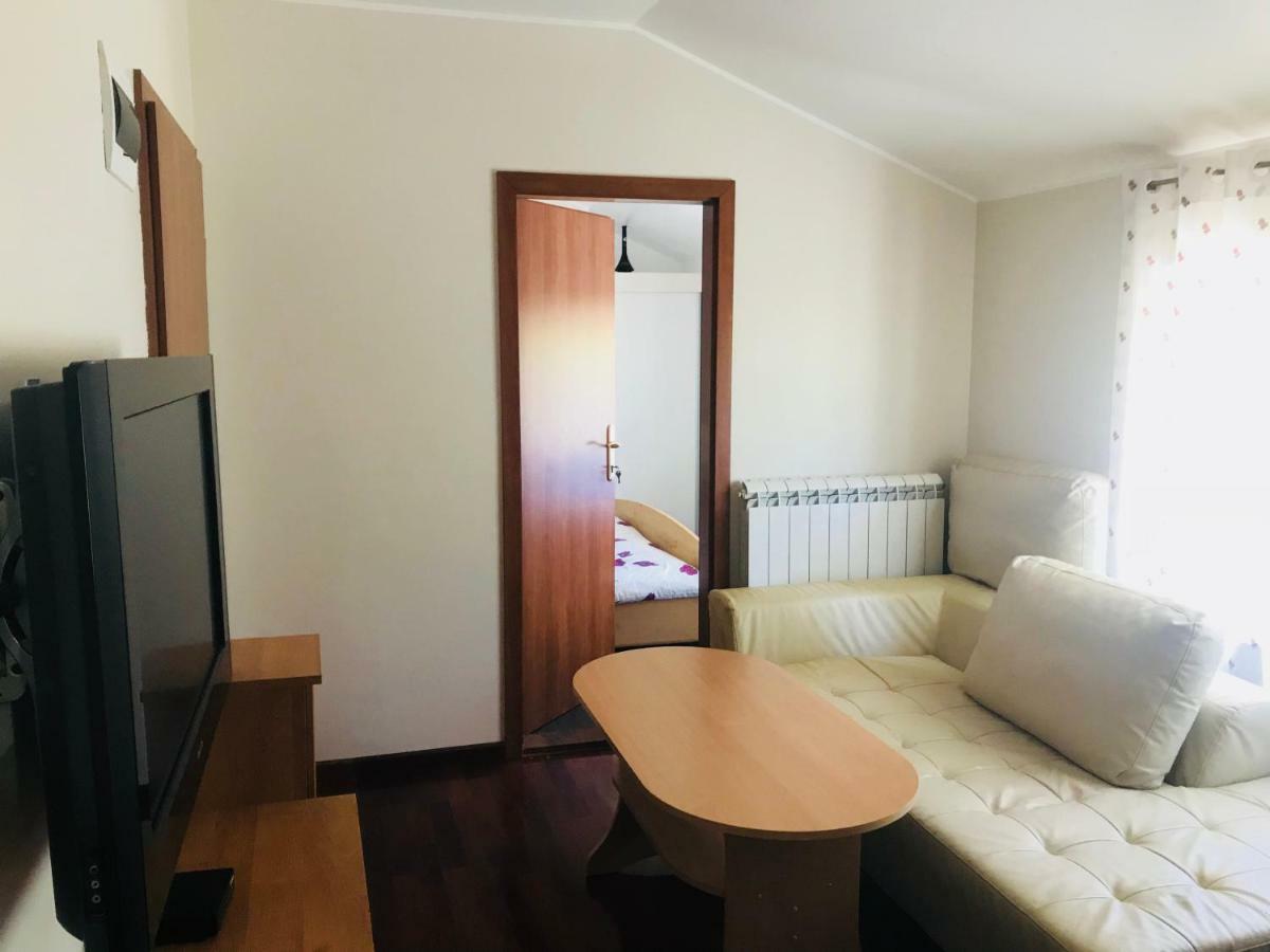 Apartments Vidovic Cezarji Eksteriør bilde