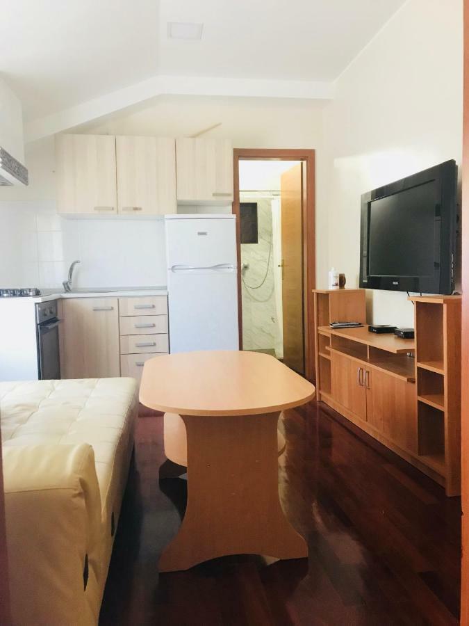 Apartments Vidovic Cezarji Eksteriør bilde
